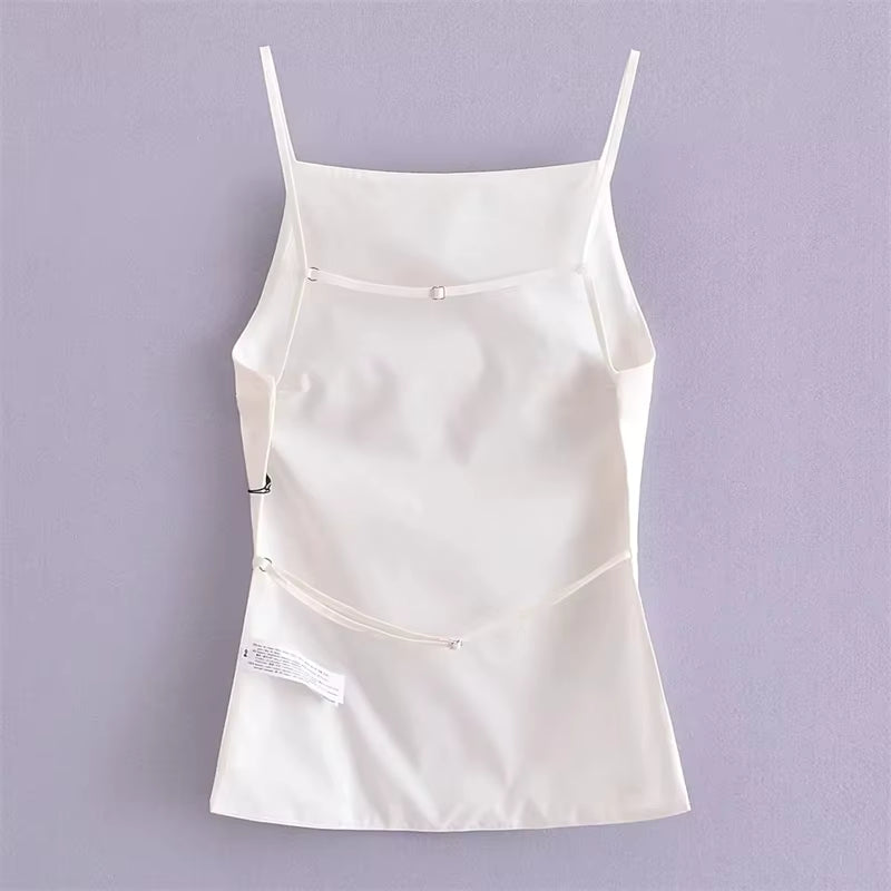 Blusa Branca Minimalista de Alças – Elegante, Moderna e Versátil