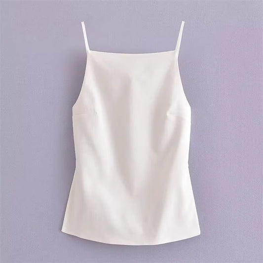 Blusa Branca Minimalista de Alças – Elegante, Moderna e Versátil